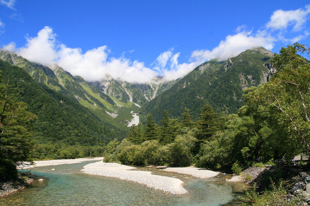 夏の上高地の風景